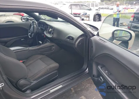 2020 Dodge Challenger Sxt z USA, uszkodzony, nr VIN 2C3CDZAGXLH103769